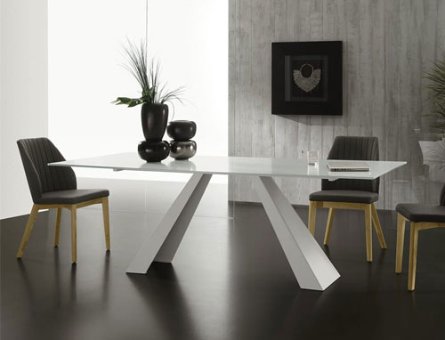 现代风格的桌子生活中非常流行的一种家具