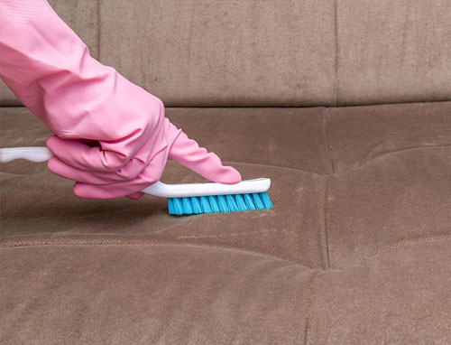 家具保养清洁的方法表面除尘、湿布擦拭