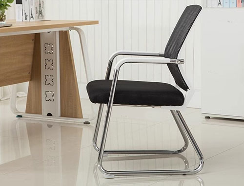 图兰椅由芬兰-美国设计师于1955年设计